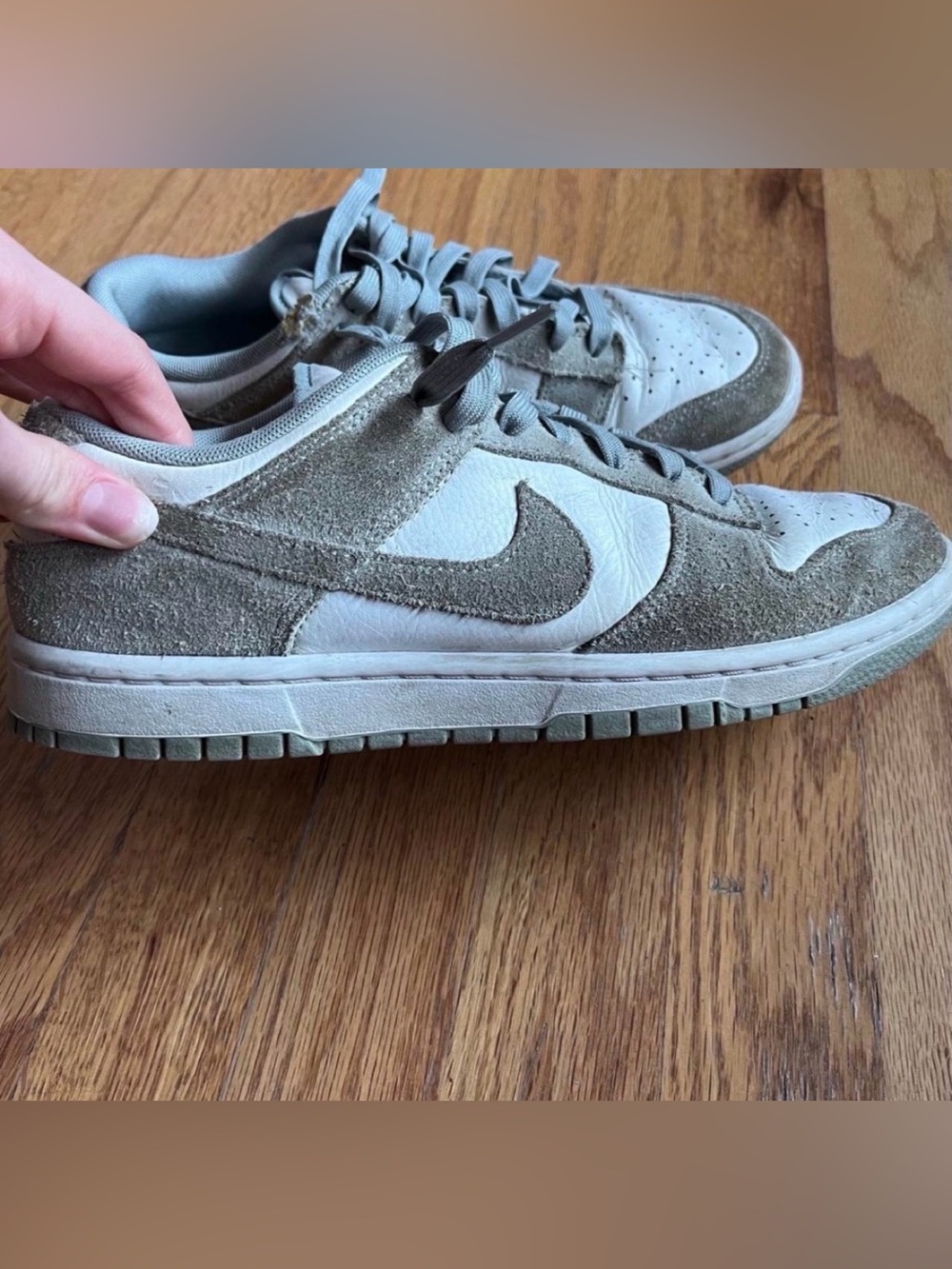 Men’s Grey and White Nike dunks size 9.5